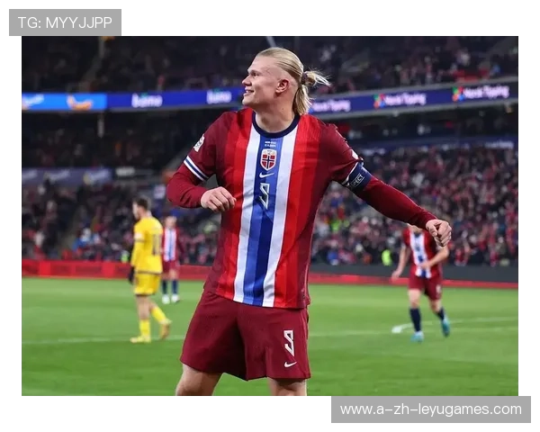 世界杯哈兰德禁区内力压防守完成必杀一击